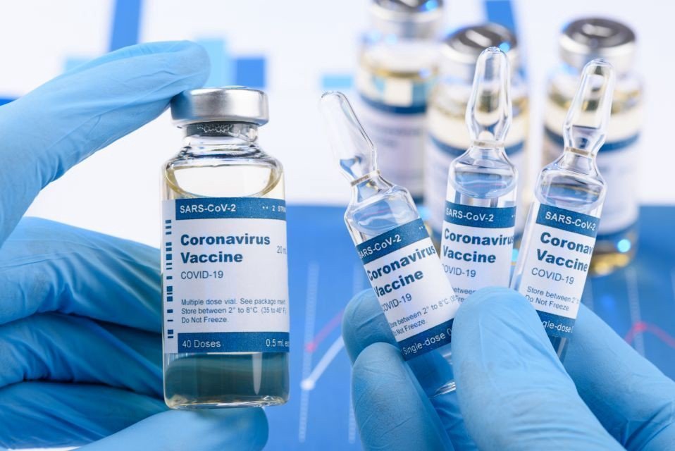 Aproximadamente un año después de COVID-19 se convirtió en una pandemia global, obtuve una vacunación ayer.